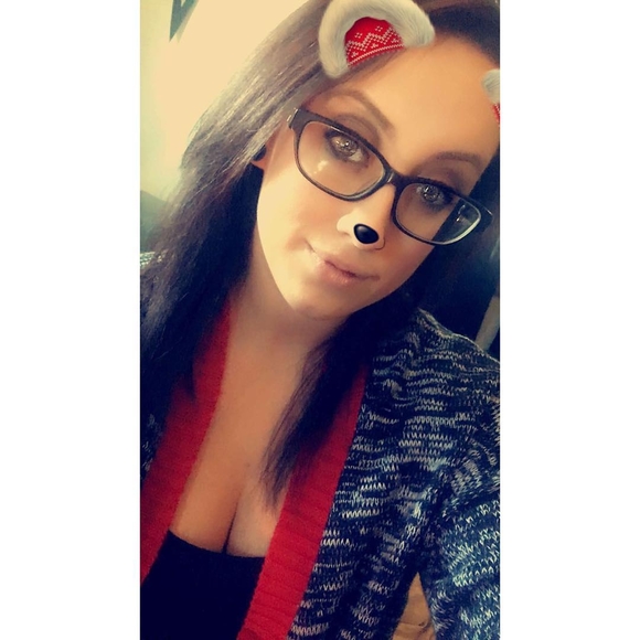 Meet your Posher, Courtney - Picture 1 of 1